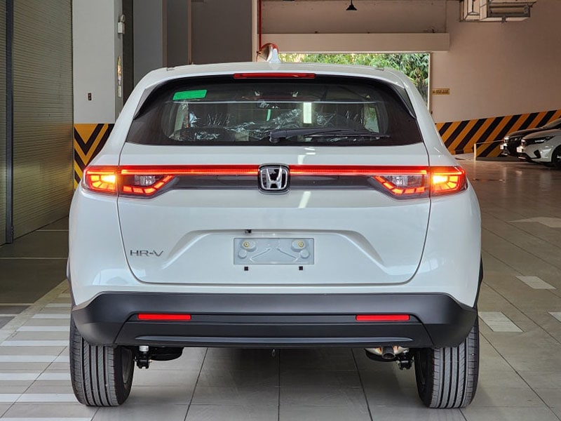 duoi-xe-honda-hrv-g-2024-mau-trang--honda-quan-7